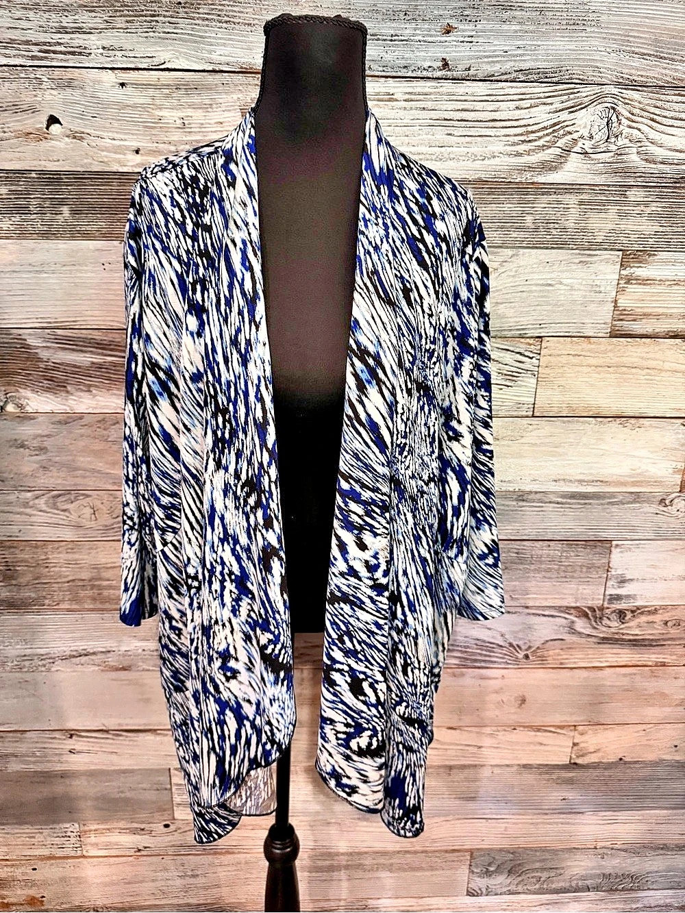 Maggie Barnes Abstract Open Front Cardigan Blue & White Size 2X Like New